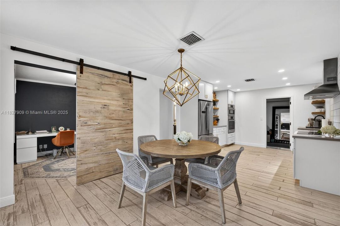 最近售出: $1,194,000 (3 贝兹, 2 浴室, 1257 平方英尺)