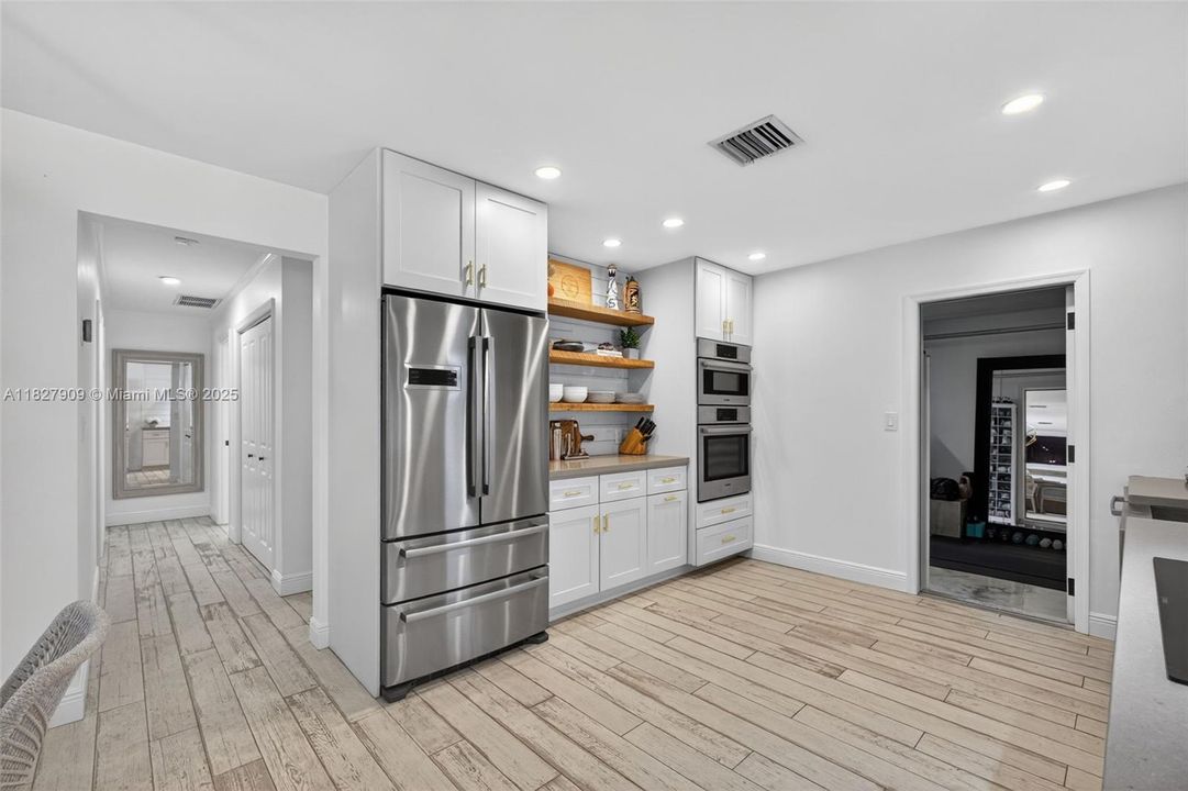 最近售出: $1,194,000 (3 贝兹, 2 浴室, 1257 平方英尺)