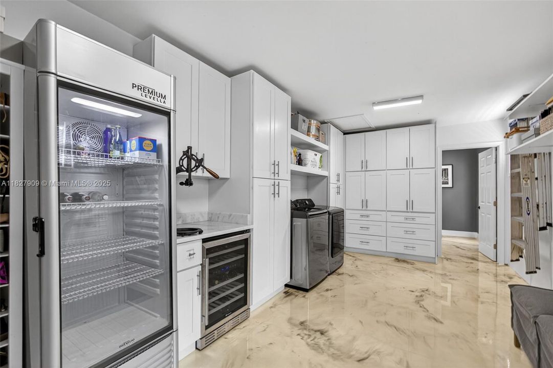 最近售出: $1,194,000 (3 贝兹, 2 浴室, 1257 平方英尺)