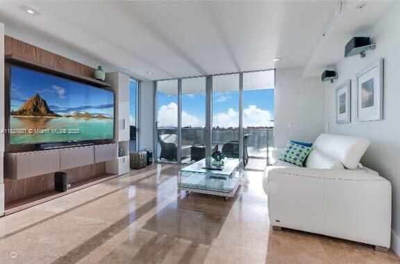 For Sale: $1,100,000 (2 beds, 2 baths, 1175 Square Feet)