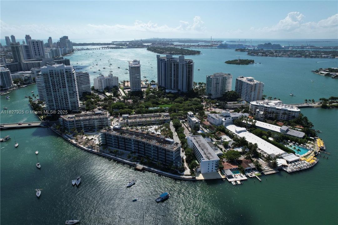 For Sale: $1,800,000 (2 beds, 2 baths, 1477 Square Feet)