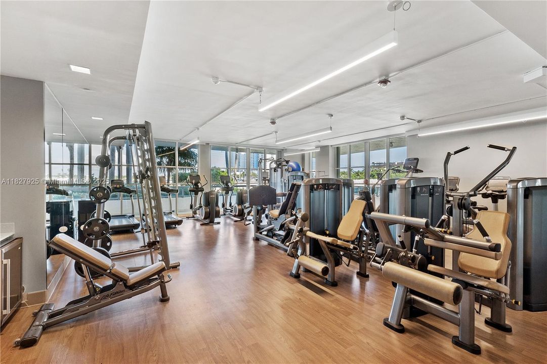 For Sale: $1,800,000 (2 beds, 2 baths, 1477 Square Feet)