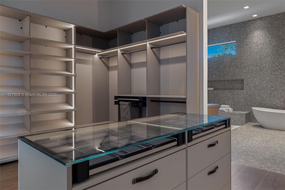 En Venta: $5,600,000 (6 camas, 7 baños, 5339 Pies cuadrados)