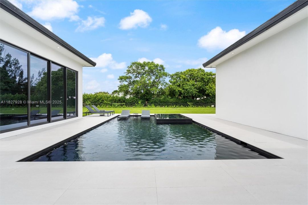 En Venta: $5,600,000 (6 camas, 7 baños, 5339 Pies cuadrados)