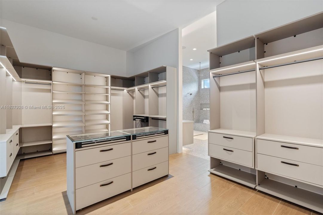 En Venta: $5,600,000 (6 camas, 7 baños, 5339 Pies cuadrados)