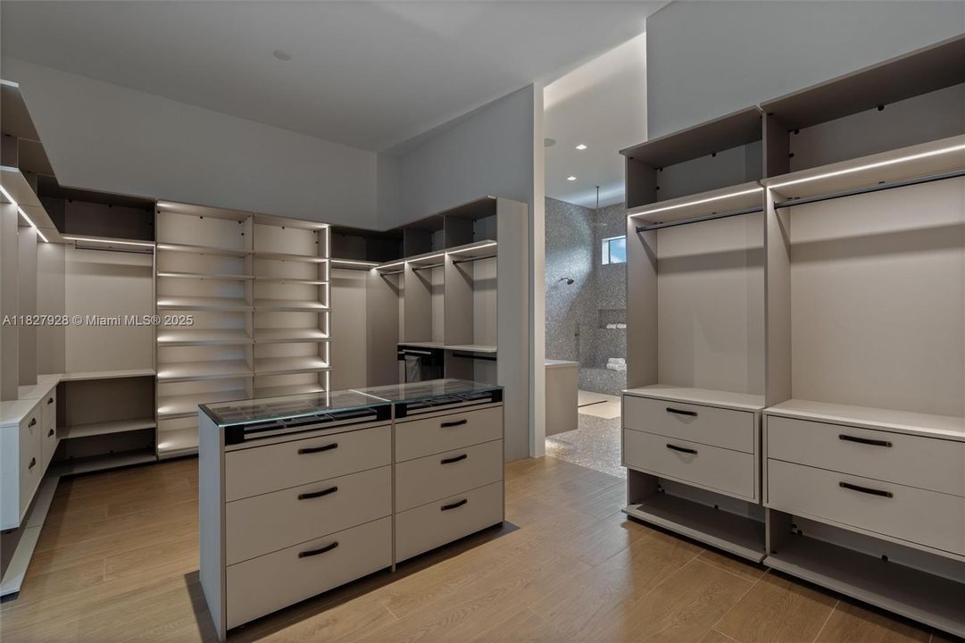 En Venta: $5,600,000 (6 camas, 7 baños, 5339 Pies cuadrados)