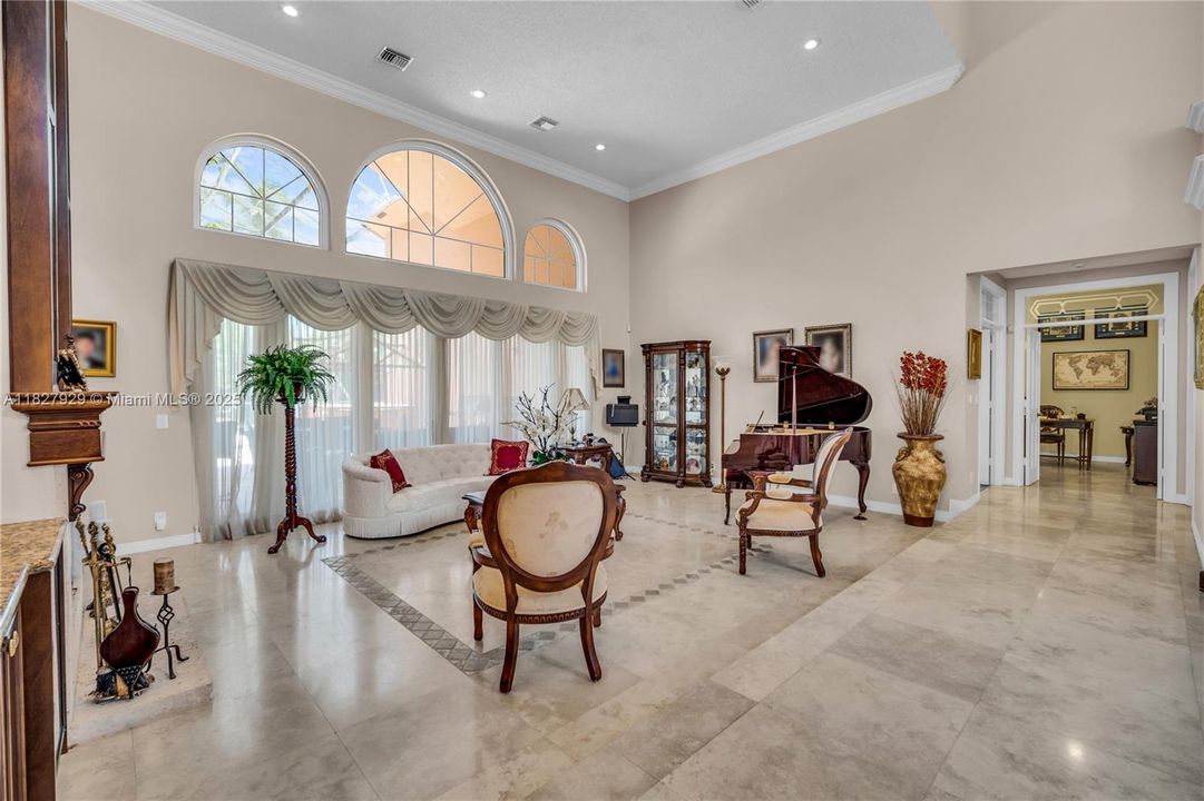 En Venta: $1,499,000 (5 camas, 4 baños, 4382 Pies cuadrados)