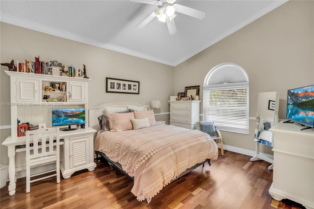 En Venta: $1,499,000 (5 camas, 4 baños, 4382 Pies cuadrados)