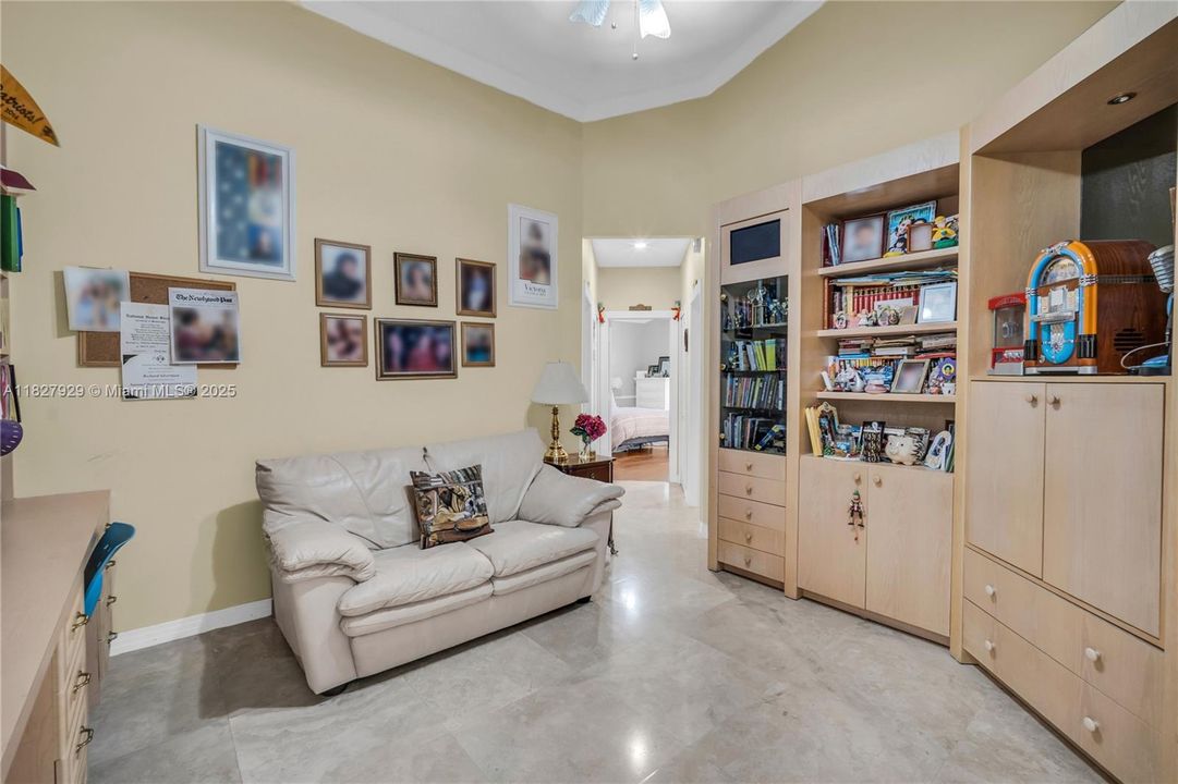 En Venta: $1,499,000 (5 camas, 4 baños, 4382 Pies cuadrados)