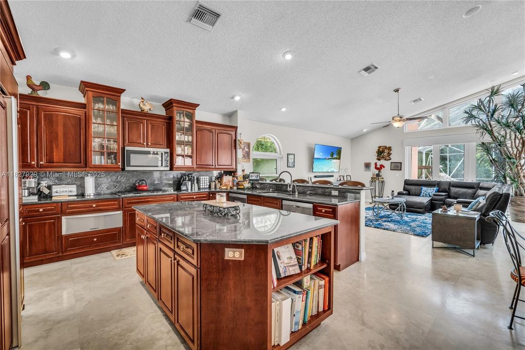 En Venta: $1,499,000 (5 camas, 4 baños, 4382 Pies cuadrados)