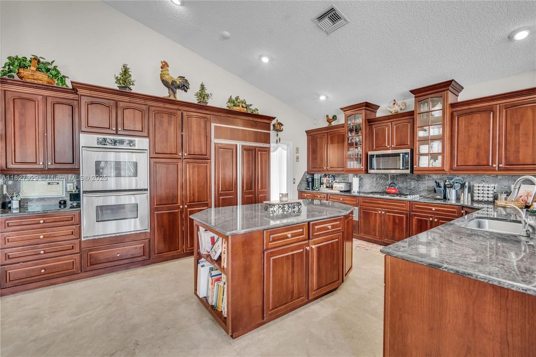 En Venta: $1,499,000 (5 camas, 4 baños, 4382 Pies cuadrados)