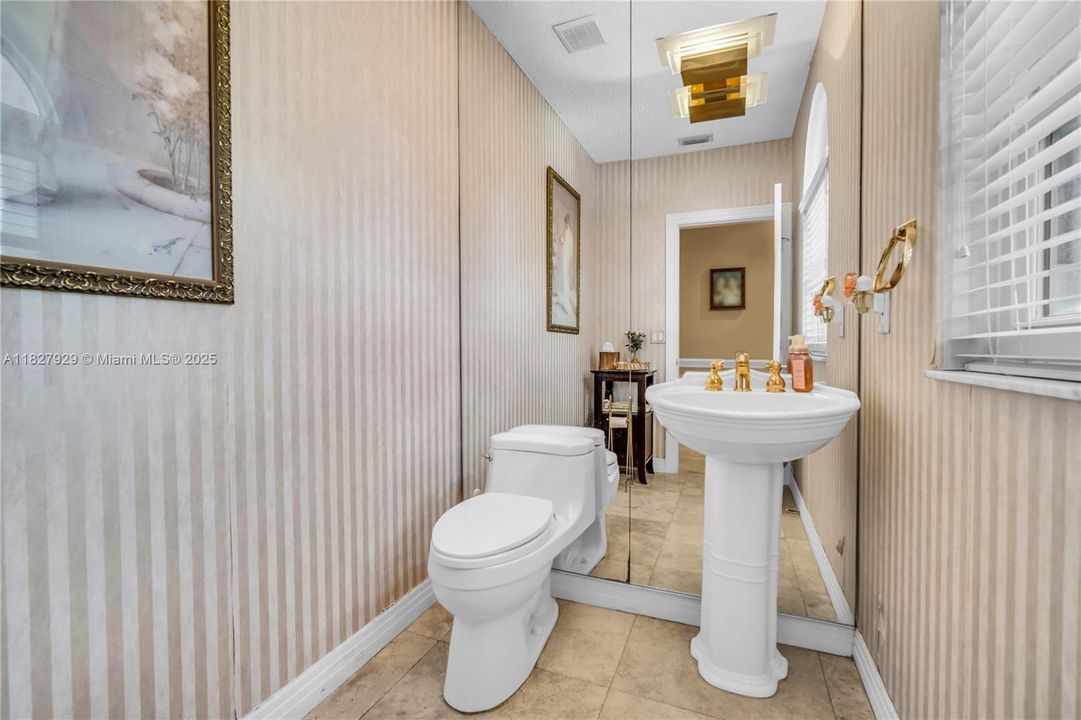 En Venta: $1,499,000 (5 camas, 4 baños, 4382 Pies cuadrados)