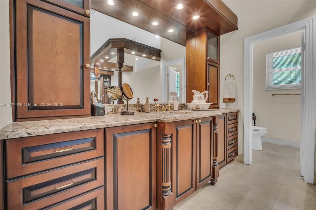 En Venta: $1,499,000 (5 camas, 4 baños, 4382 Pies cuadrados)