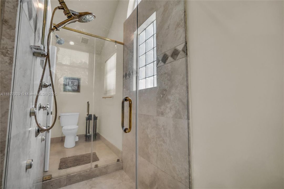 En Venta: $1,499,000 (5 camas, 4 baños, 4382 Pies cuadrados)