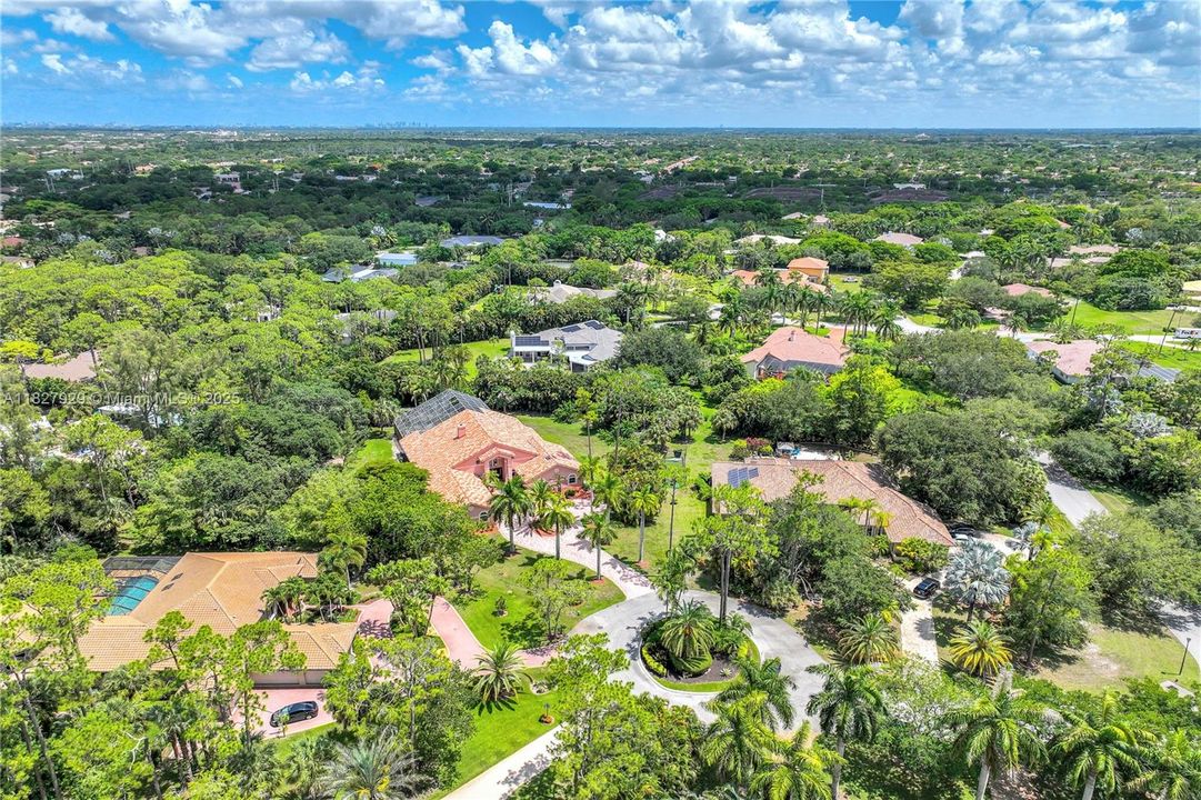 En Venta: $1,499,000 (5 camas, 4 baños, 4382 Pies cuadrados)