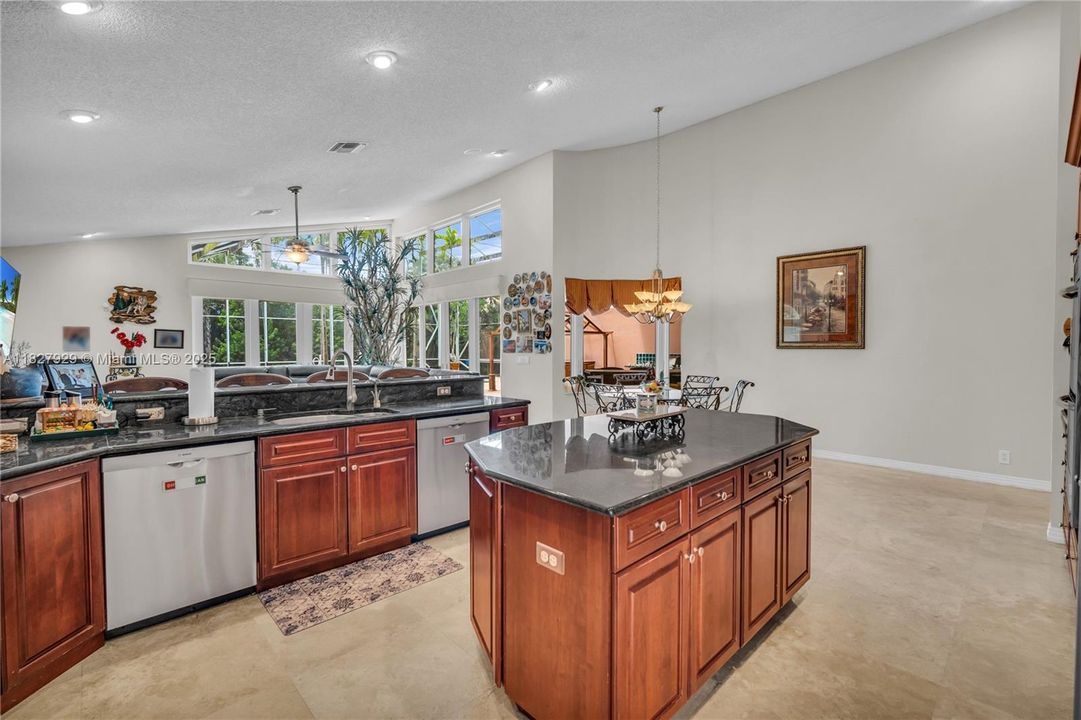 En Venta: $1,499,000 (5 camas, 4 baños, 4382 Pies cuadrados)