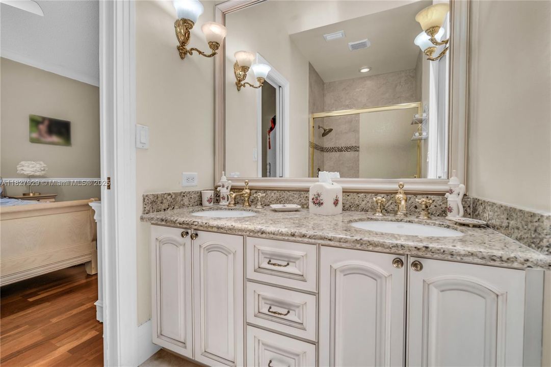 En Venta: $1,499,000 (5 camas, 4 baños, 4382 Pies cuadrados)