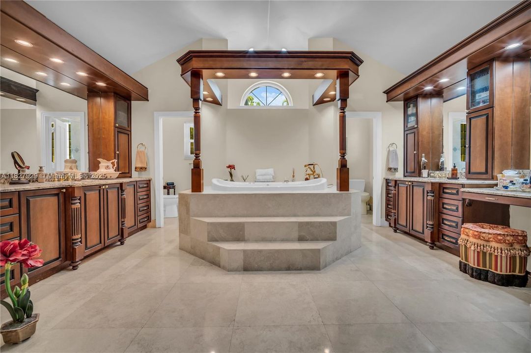 En Venta: $1,499,000 (5 camas, 4 baños, 4382 Pies cuadrados)