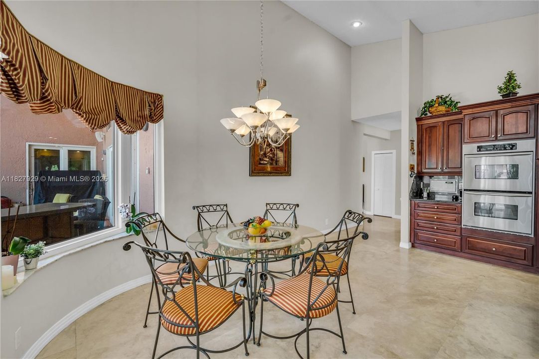 En Venta: $1,499,000 (5 camas, 4 baños, 4382 Pies cuadrados)