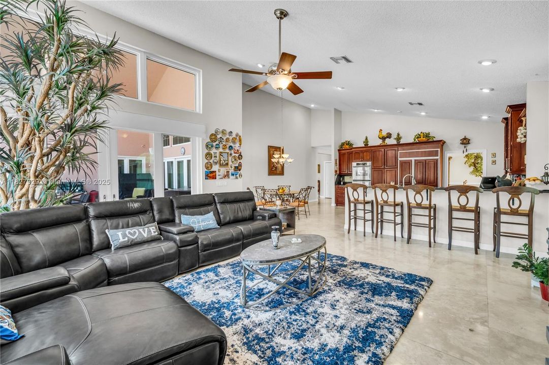 En Venta: $1,499,000 (5 camas, 4 baños, 4382 Pies cuadrados)