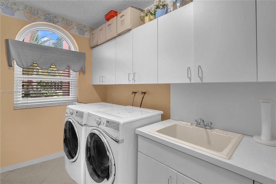 En Venta: $1,499,000 (5 camas, 4 baños, 4382 Pies cuadrados)