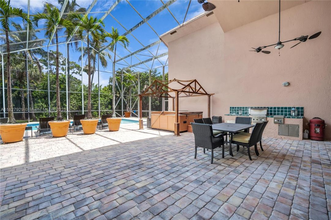 En Venta: $1,499,000 (5 camas, 4 baños, 4382 Pies cuadrados)