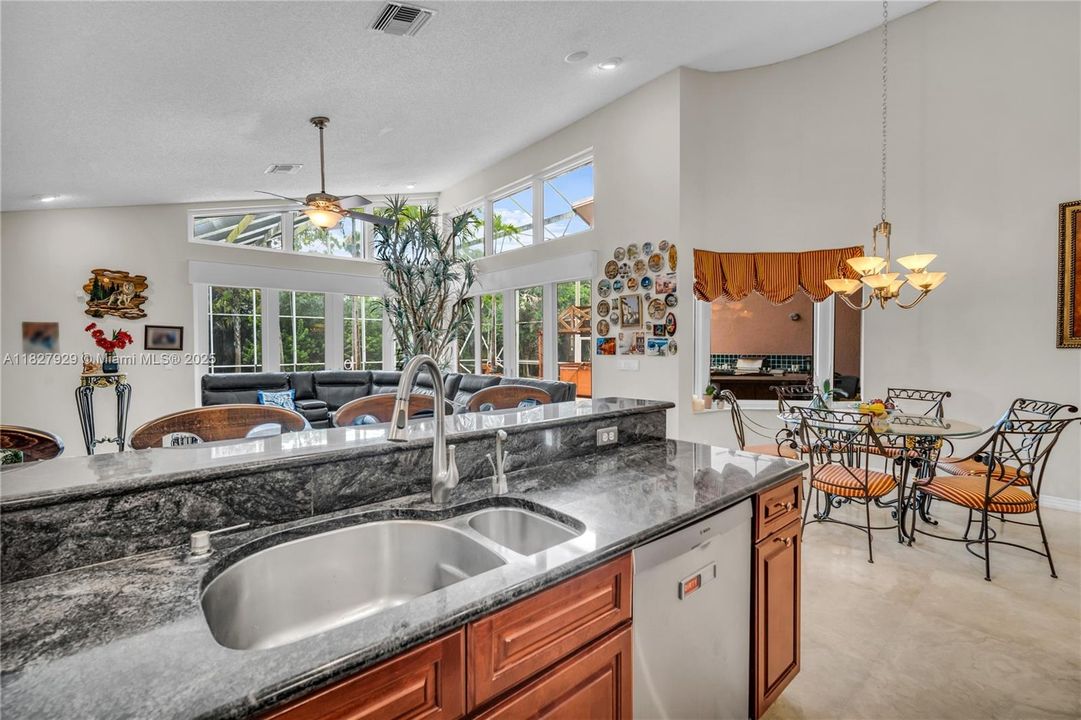 En Venta: $1,499,000 (5 camas, 4 baños, 4382 Pies cuadrados)