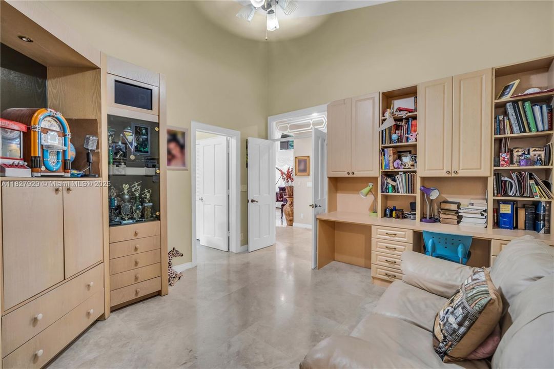 En Venta: $1,499,000 (5 camas, 4 baños, 4382 Pies cuadrados)