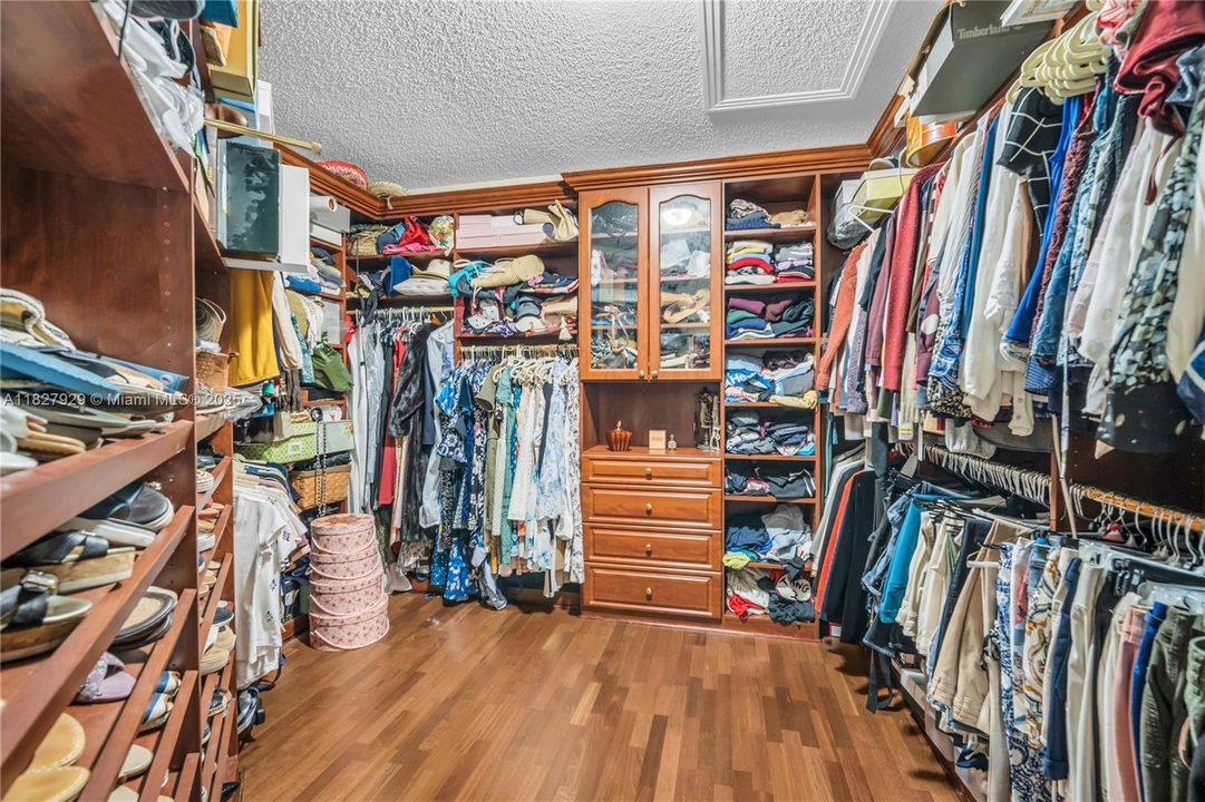 En Venta: $1,499,000 (5 camas, 4 baños, 4382 Pies cuadrados)