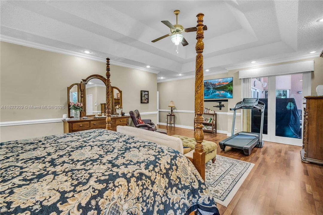 En Venta: $1,499,000 (5 camas, 4 baños, 4382 Pies cuadrados)