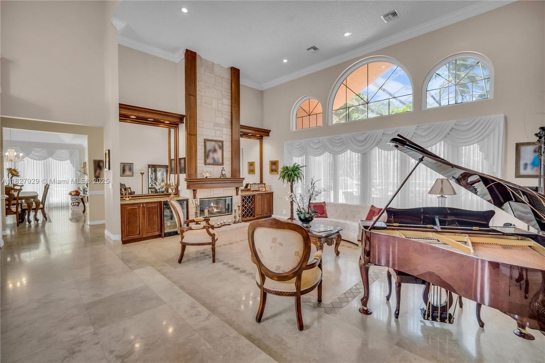 En Venta: $1,499,000 (5 camas, 4 baños, 4382 Pies cuadrados)