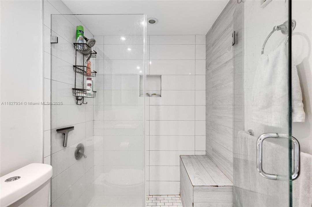 待售: $385,000 (1 贝兹, 1 浴室, 735 平方英尺)