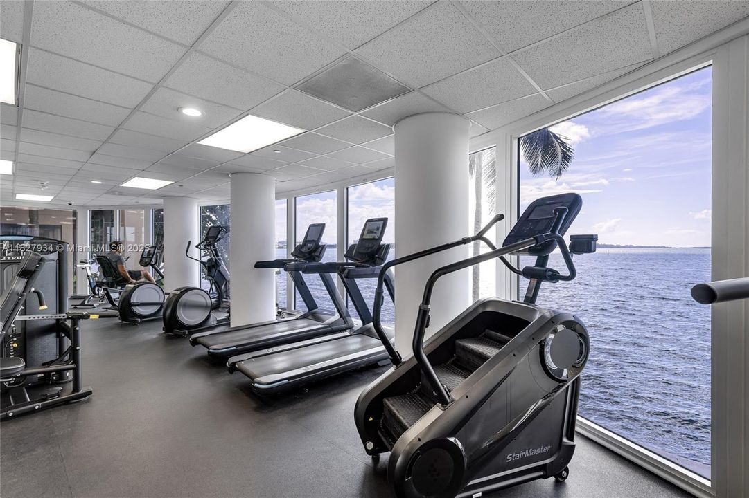 待售: $385,000 (1 贝兹, 1 浴室, 735 平方英尺)