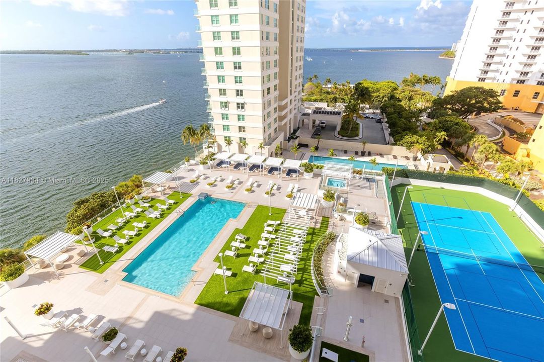 待售: $385,000 (1 贝兹, 1 浴室, 735 平方英尺)