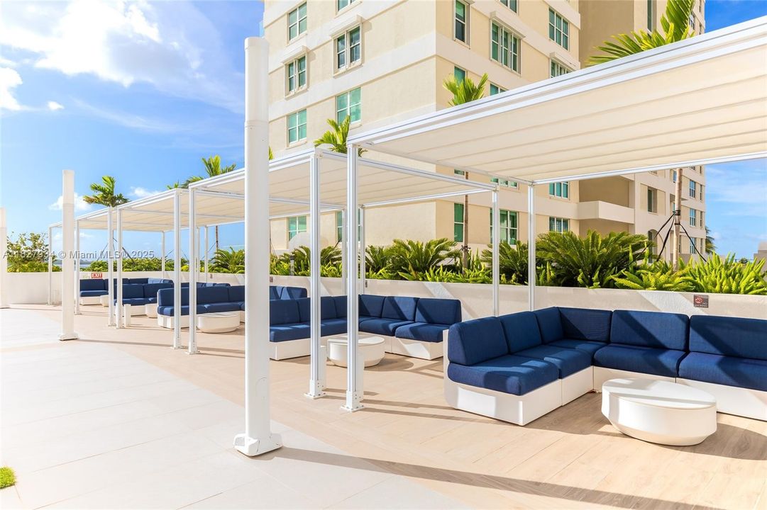 待售: $385,000 (1 贝兹, 1 浴室, 735 平方英尺)