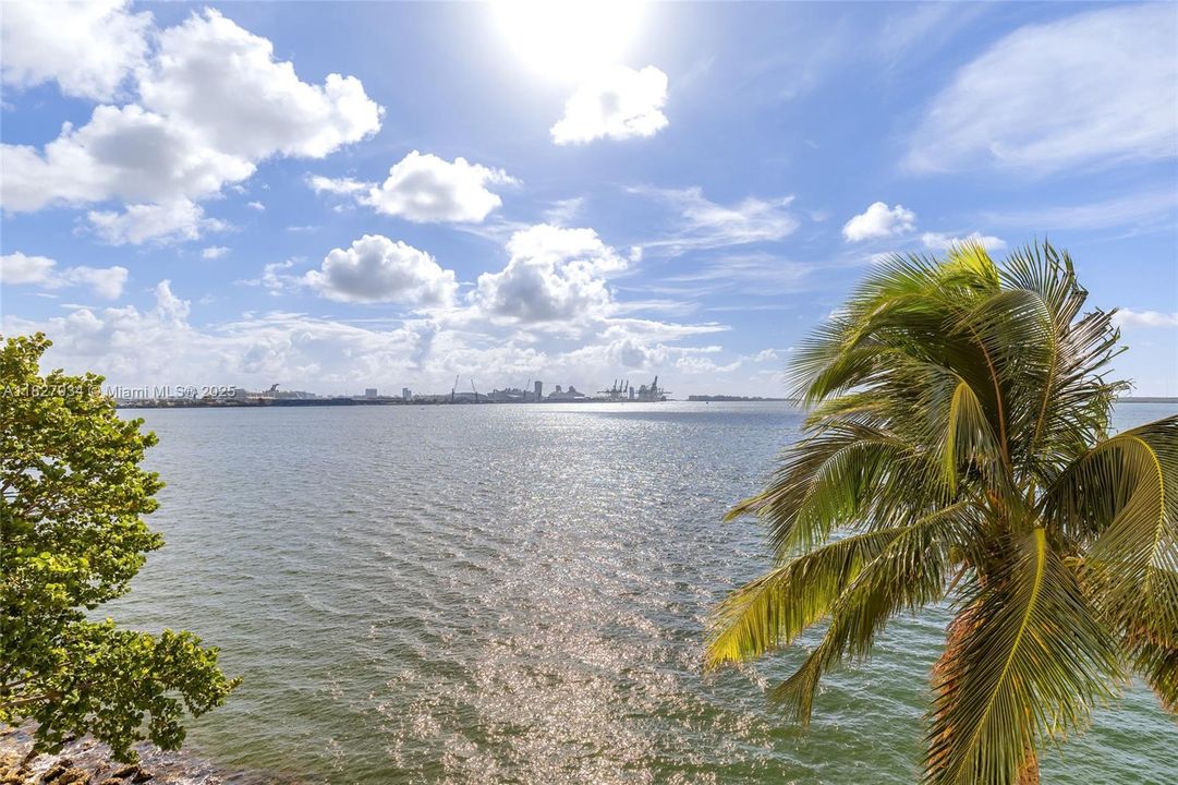 待售: $385,000 (1 贝兹, 1 浴室, 735 平方英尺)