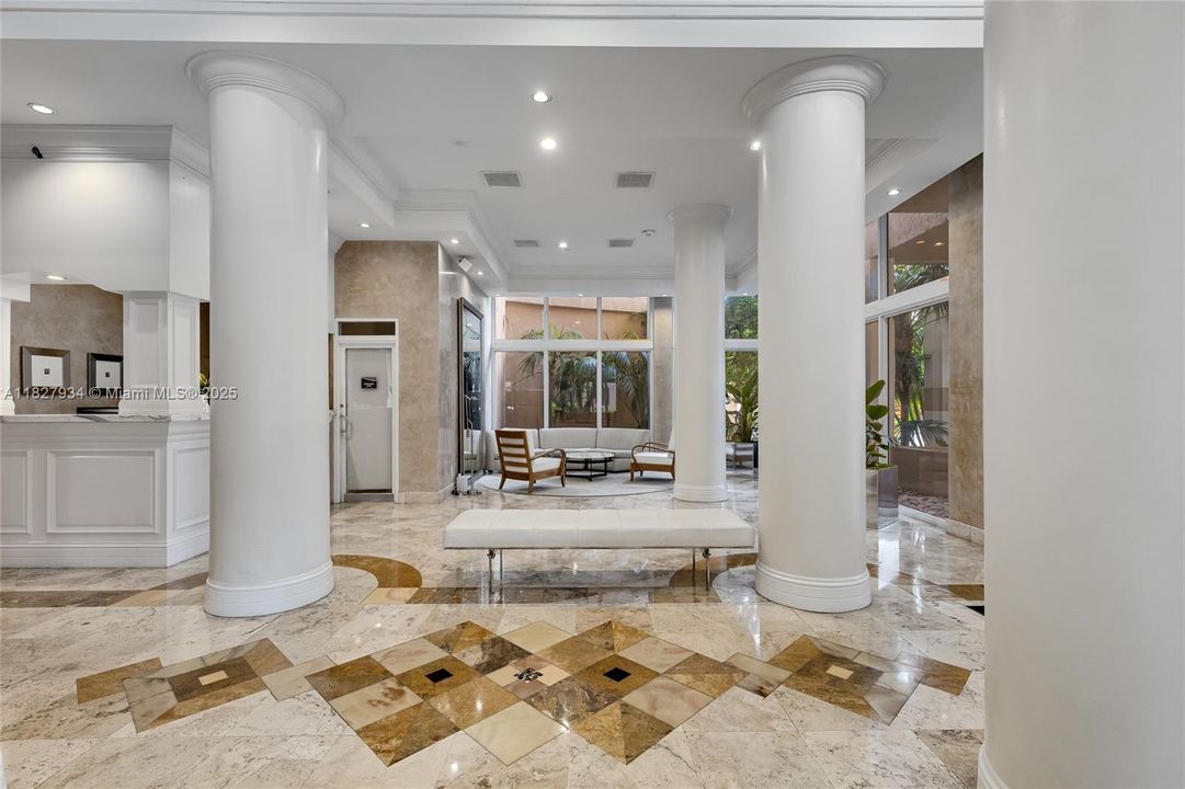 待售: $385,000 (1 贝兹, 1 浴室, 735 平方英尺)