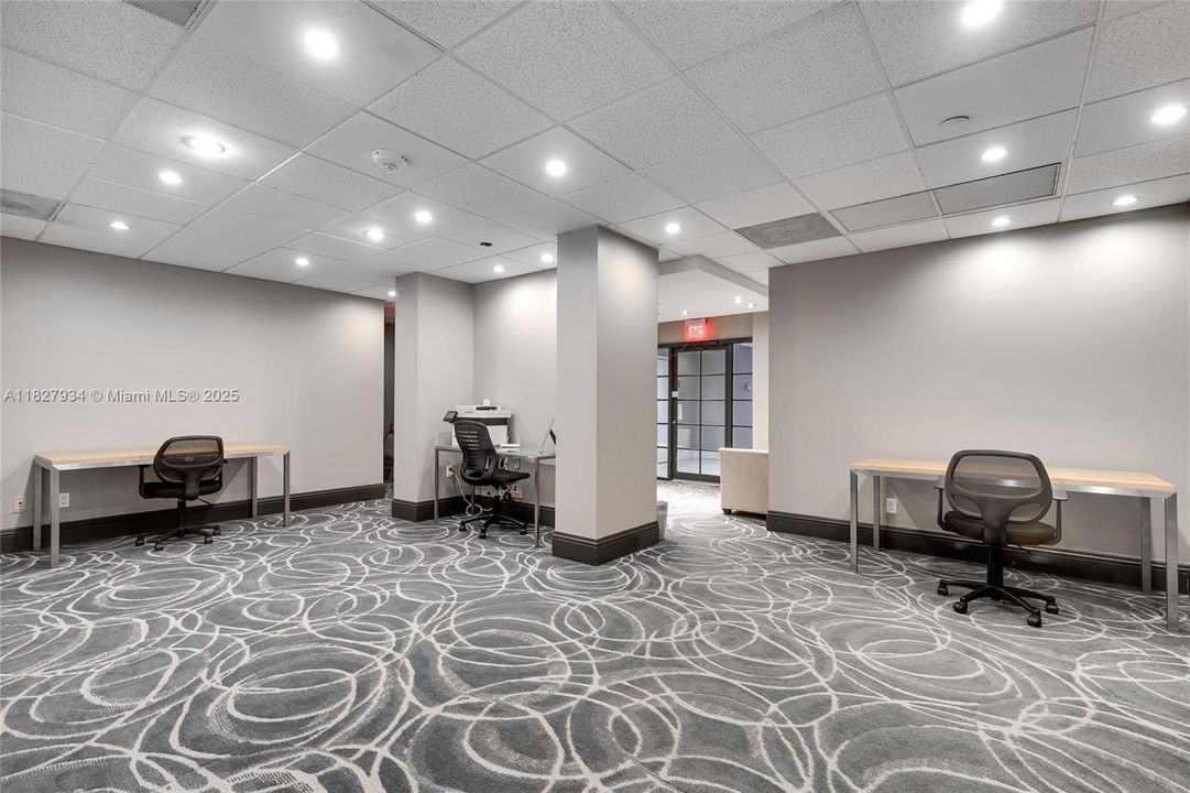 待售: $385,000 (1 贝兹, 1 浴室, 735 平方英尺)