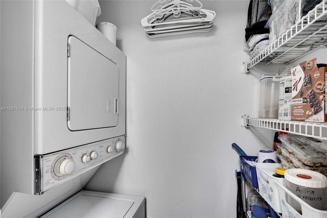 待售: $385,000 (1 贝兹, 1 浴室, 735 平方英尺)