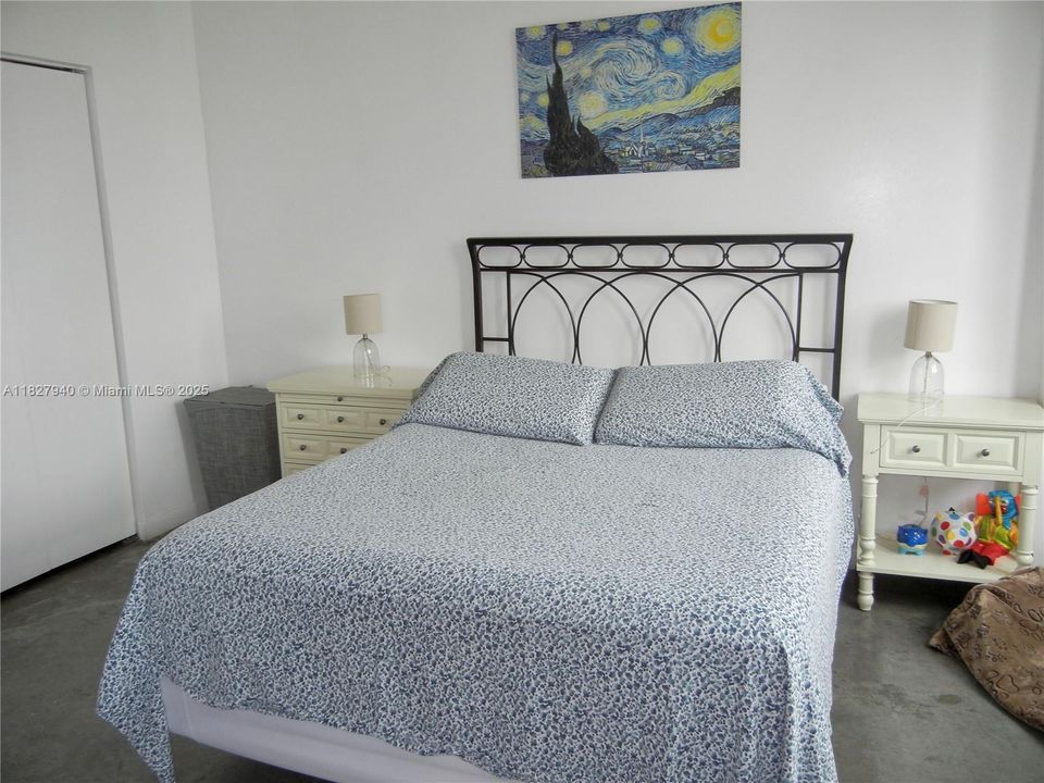 最近售出: $320,000 (1 贝兹, 1 浴室, 651 平方英尺)