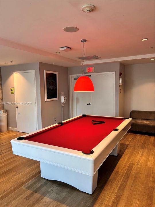 最近售出: $320,000 (1 贝兹, 1 浴室, 651 平方英尺)