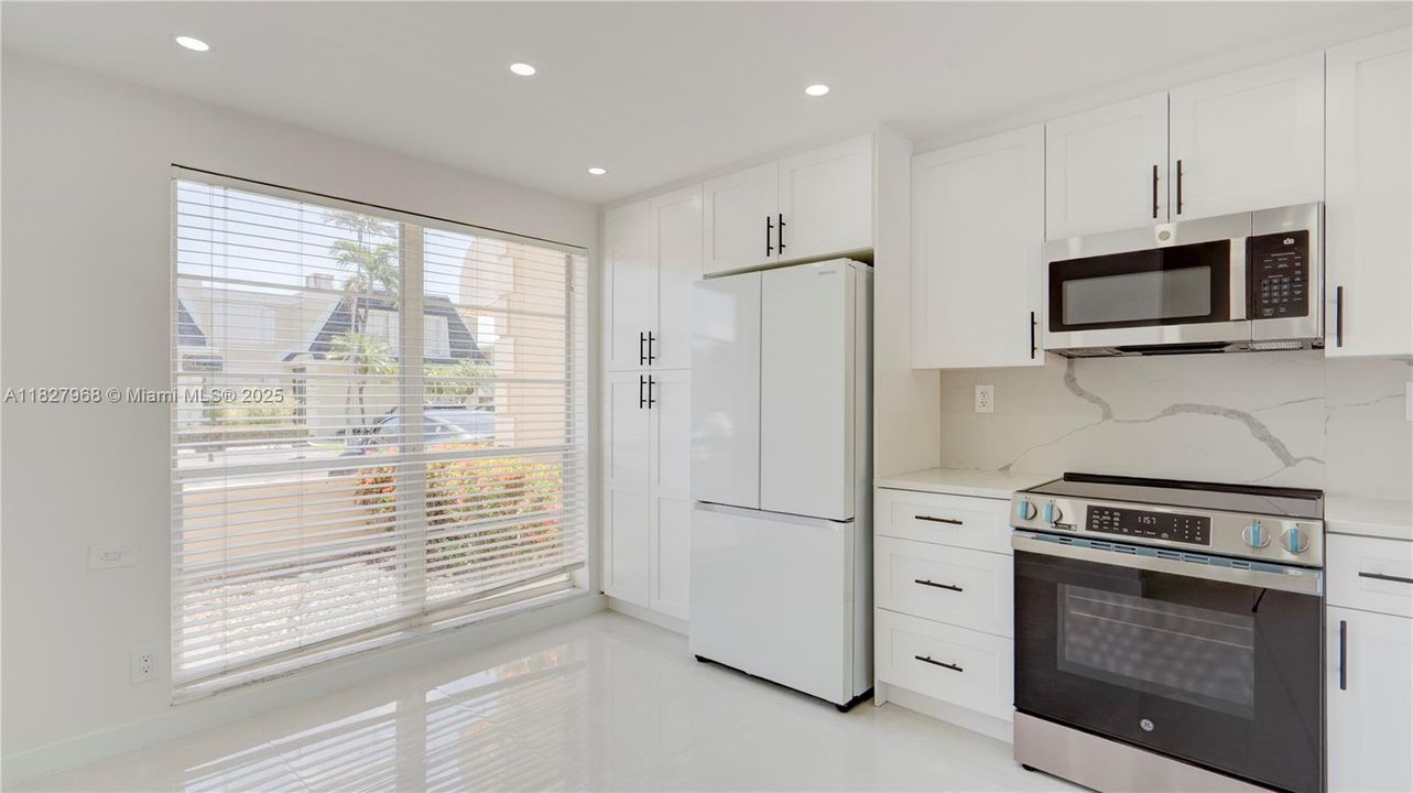 На продажу: $739,000 (3 спален, 2 ванн, 1793 Квадратных фут)