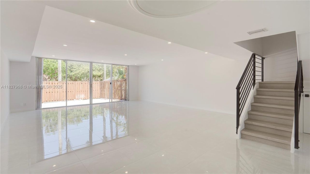 На продажу: $739,000 (3 спален, 2 ванн, 1793 Квадратных фут)