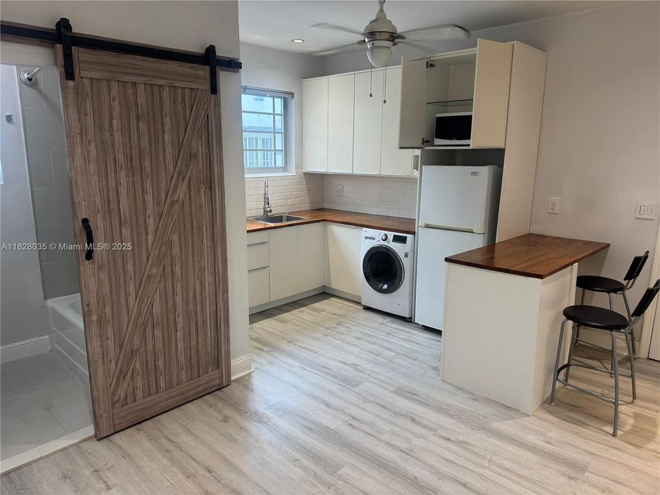 待售: $215,000 (1 贝兹, 1 浴室, 420 平方英尺)