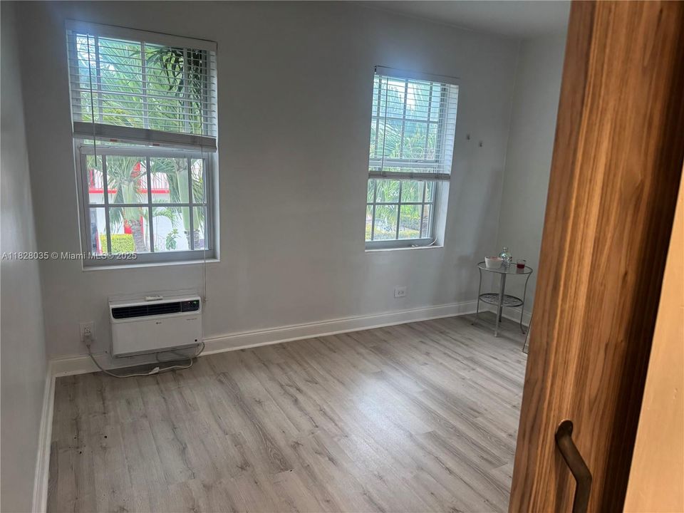 待售: $215,000 (1 贝兹, 1 浴室, 420 平方英尺)