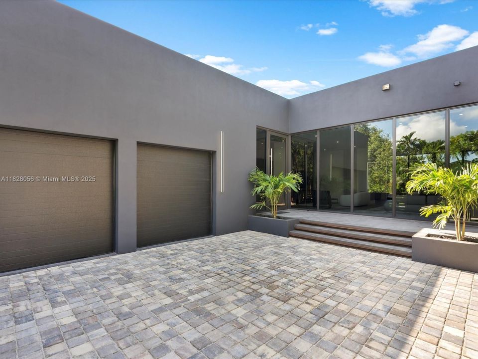 Activo con contrato: $5,149,000 (5 camas, 5 baños, 4079 Pies cuadrados)