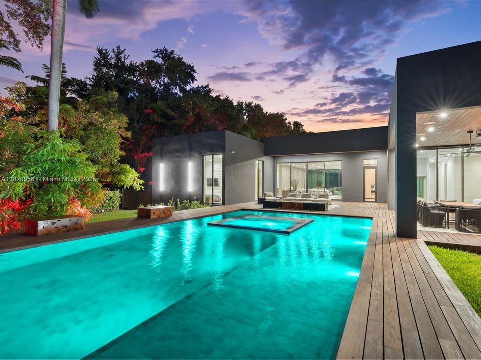 Activo con contrato: $5,149,000 (5 camas, 5 baños, 4079 Pies cuadrados)