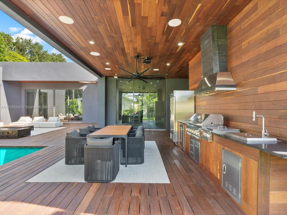 Activo con contrato: $5,149,000 (5 camas, 5 baños, 4079 Pies cuadrados)