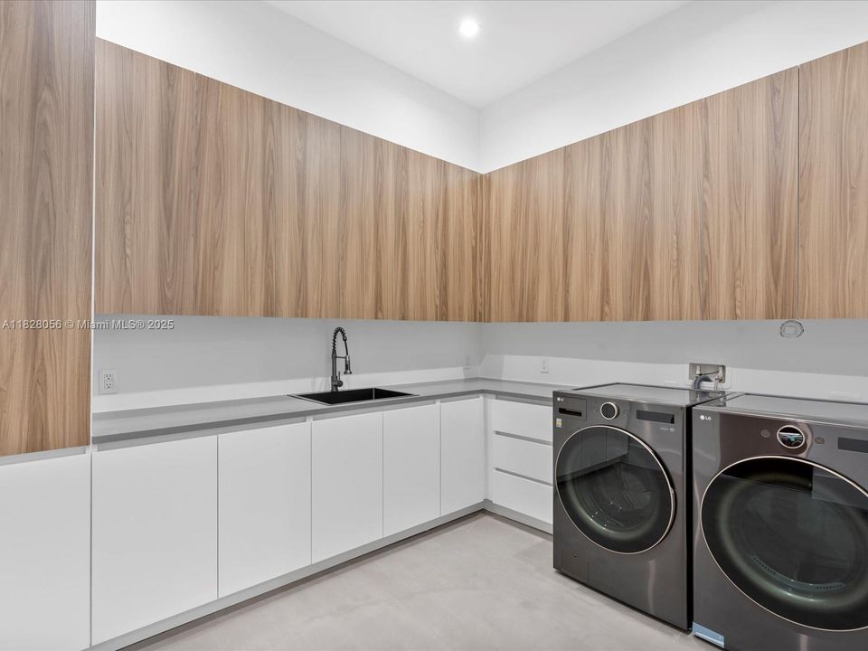 Activo con contrato: $5,149,000 (5 camas, 5 baños, 4079 Pies cuadrados)