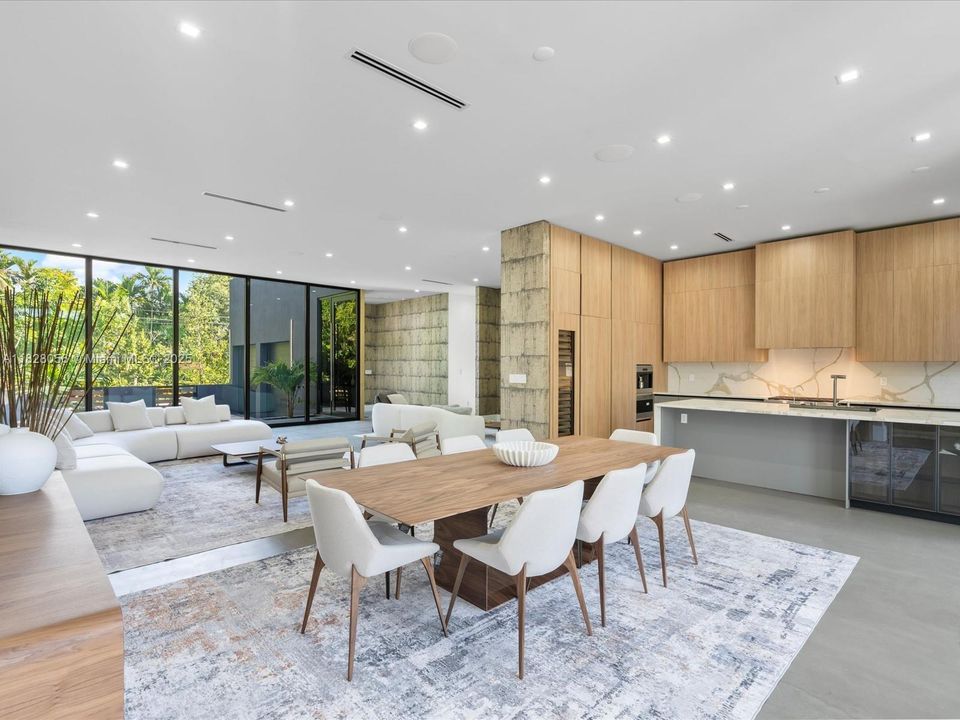 Activo con contrato: $5,149,000 (5 camas, 5 baños, 4079 Pies cuadrados)